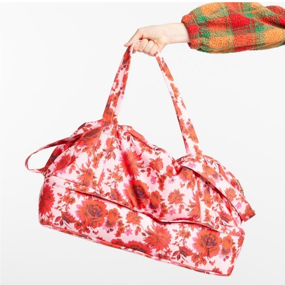 Ban.do Floral Pink Red Roses Carryon Travel Weekend Duffel Bag  -NWT - Picture 3 of 4
